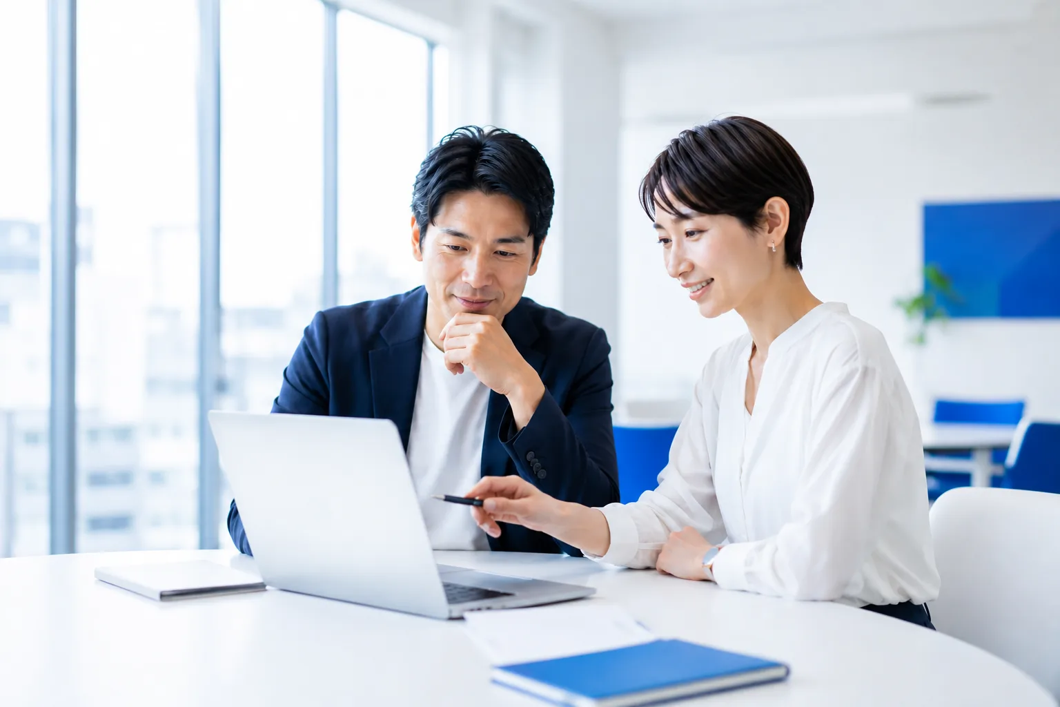 生成AIの活用方法を学ぶビジネスパーソン